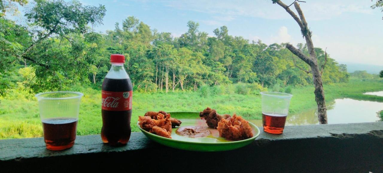 Hotel Tiger Tops Sauraha Dış mekan fotoğraf