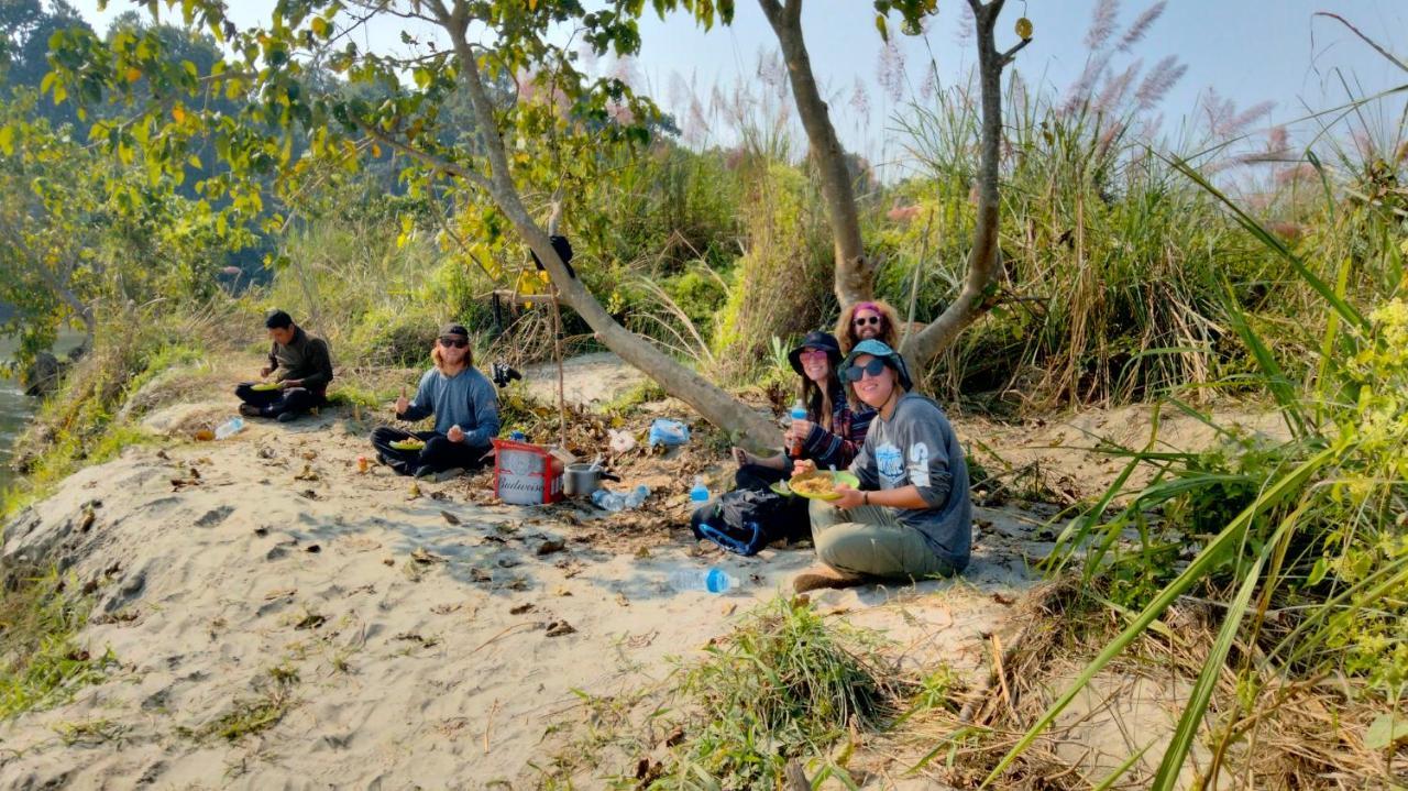 Hotel Tiger Tops Sauraha Dış mekan fotoğraf