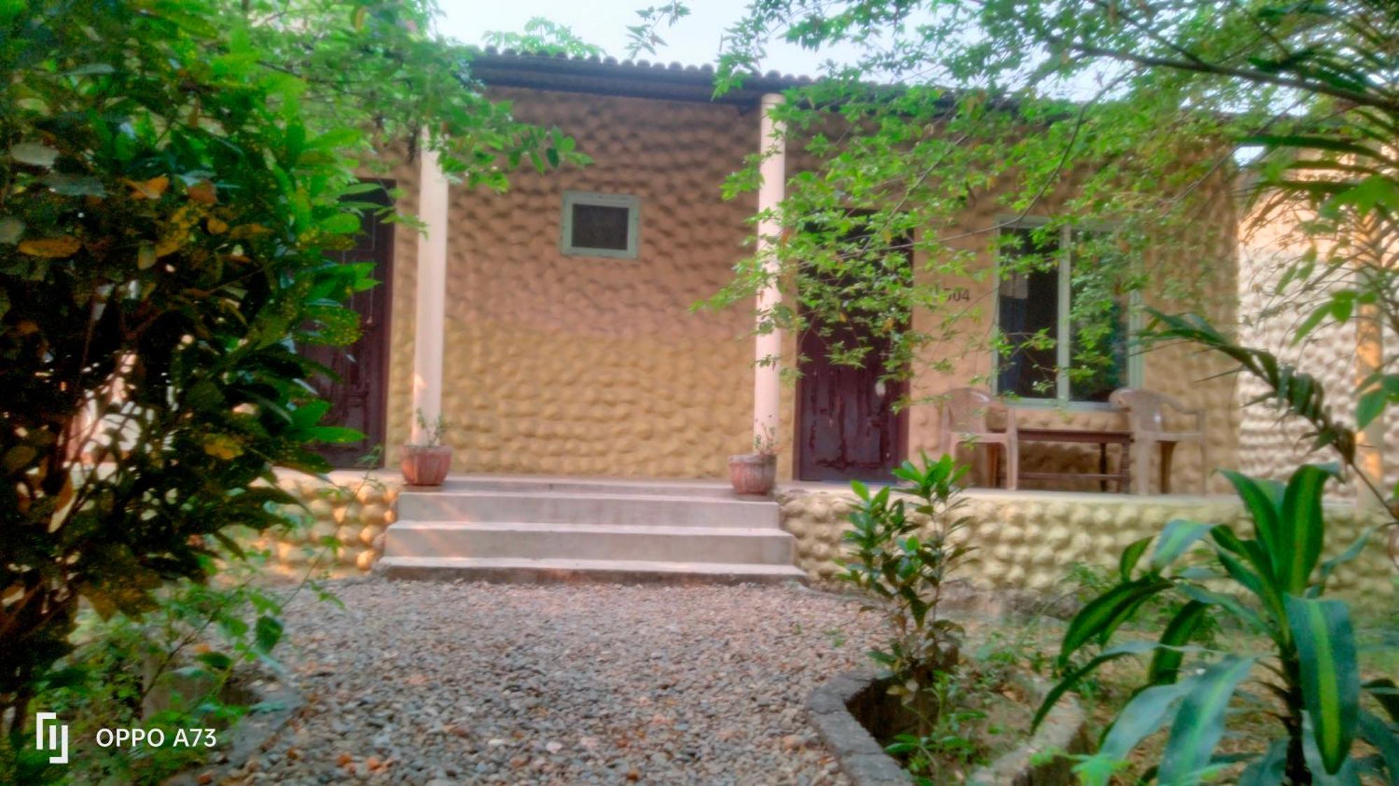 Hotel Tiger Tops Sauraha Oda fotoğraf
