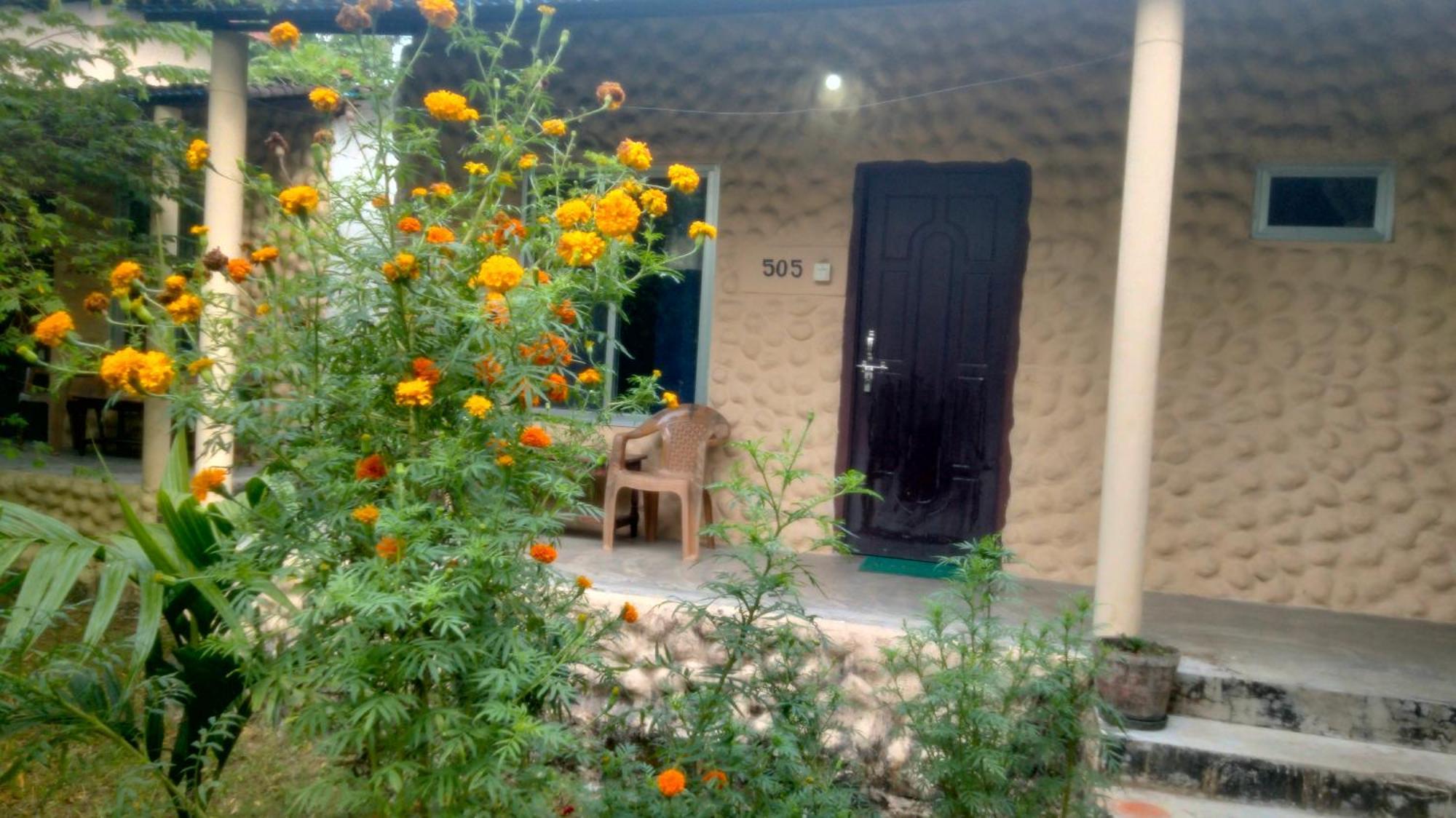 Hotel Tiger Tops Sauraha Oda fotoğraf