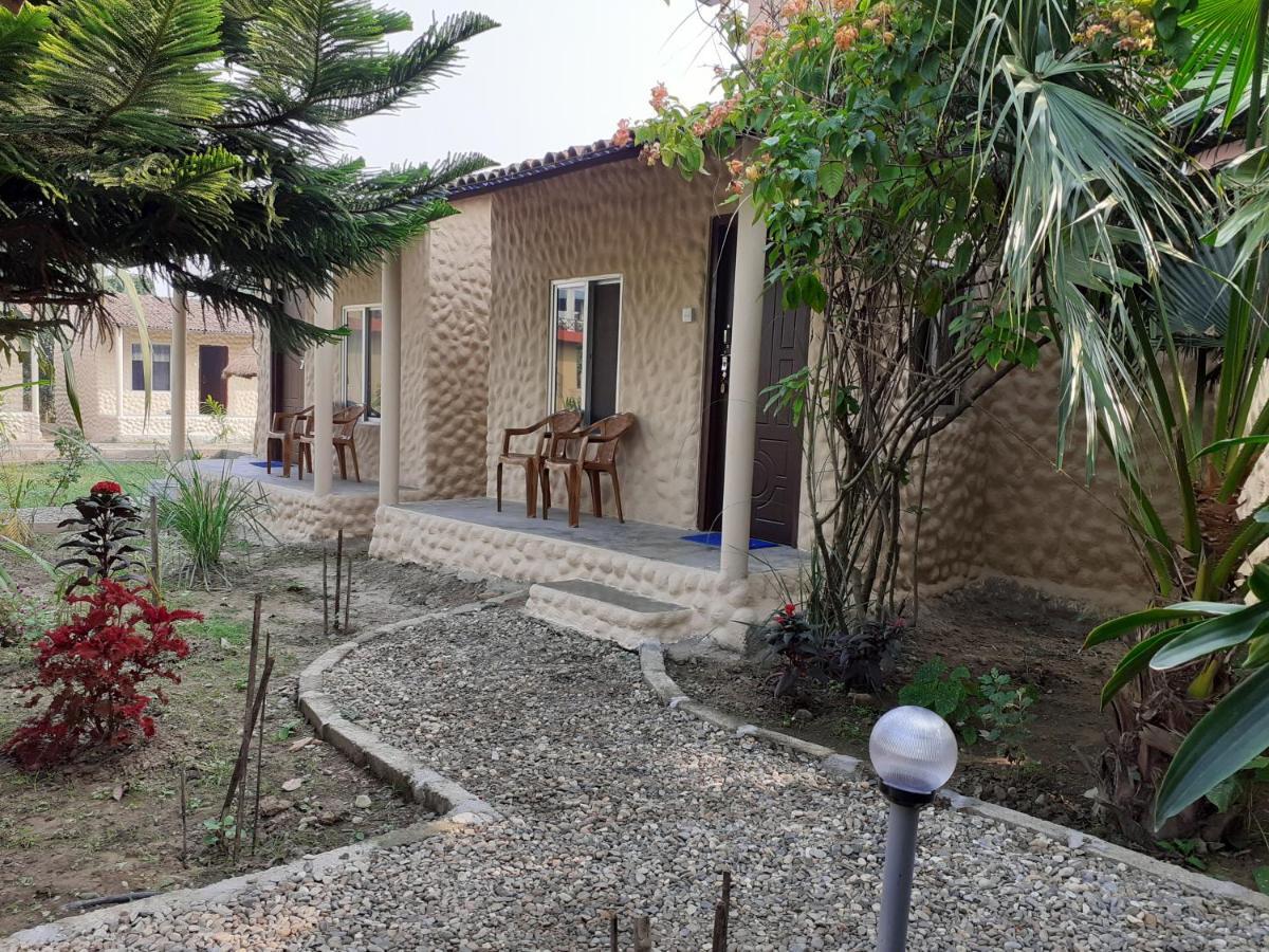 Hotel Tiger Tops Sauraha Dış mekan fotoğraf