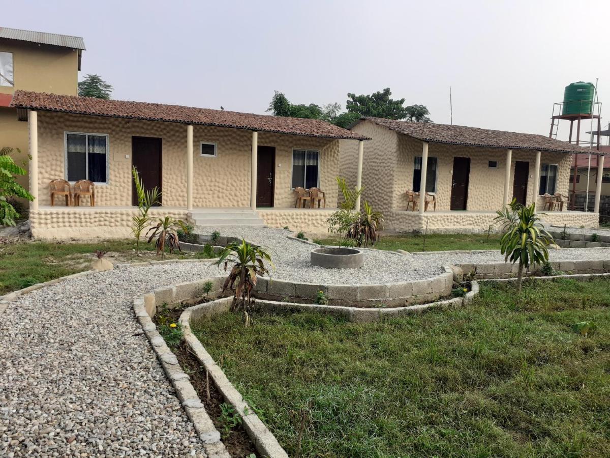 Hotel Tiger Tops Sauraha Dış mekan fotoğraf