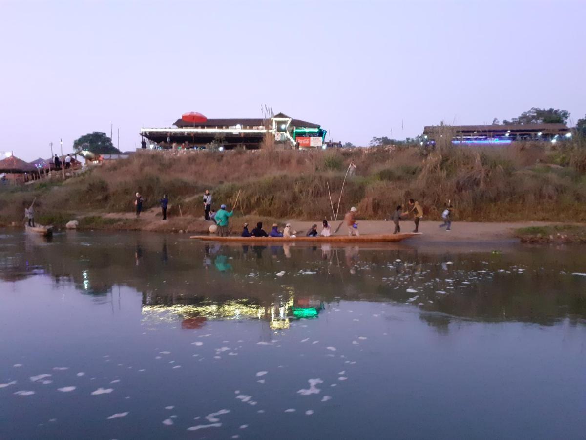 Hotel Tiger Tops Sauraha Dış mekan fotoğraf