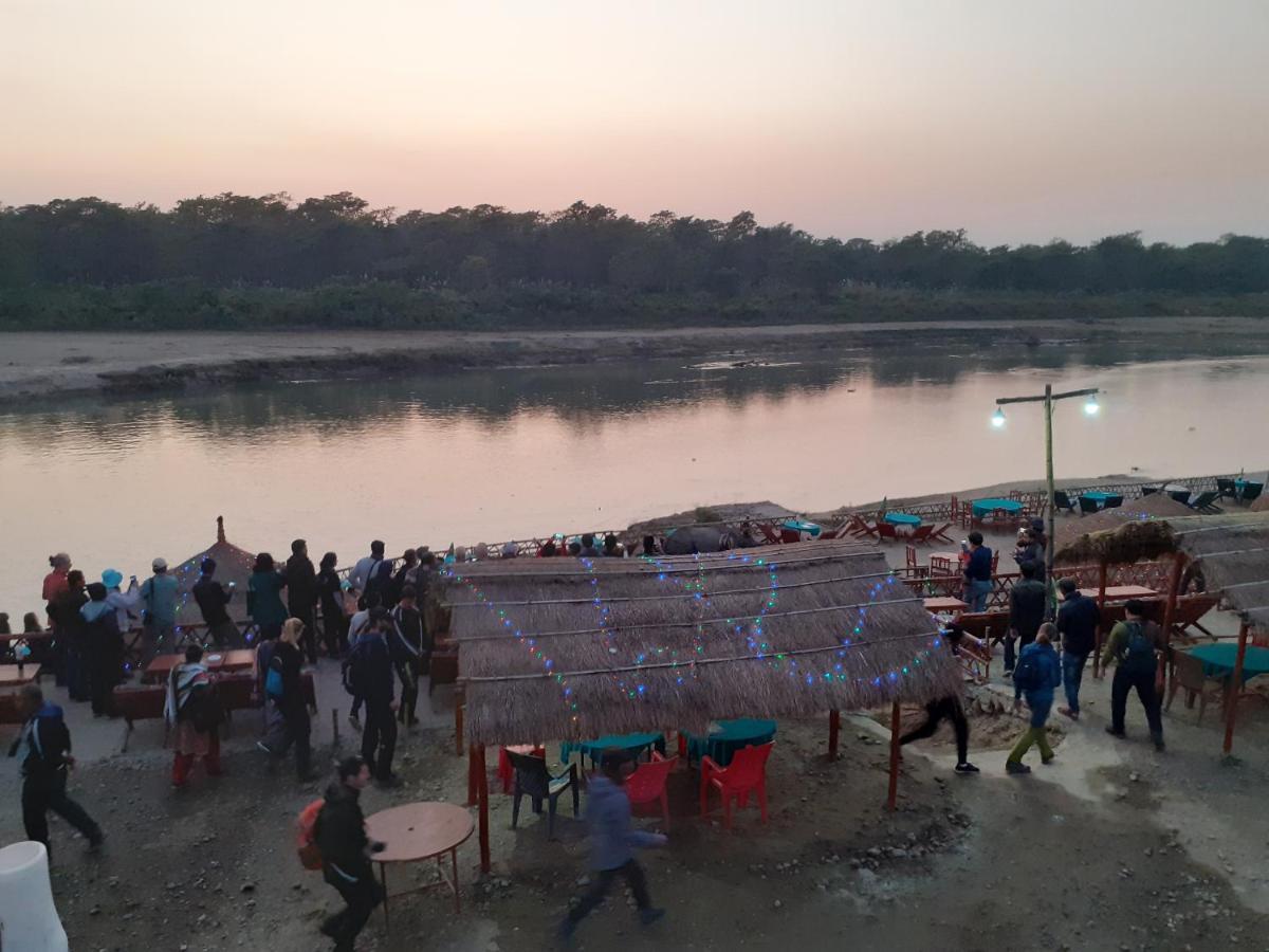 Hotel Tiger Tops Sauraha Dış mekan fotoğraf