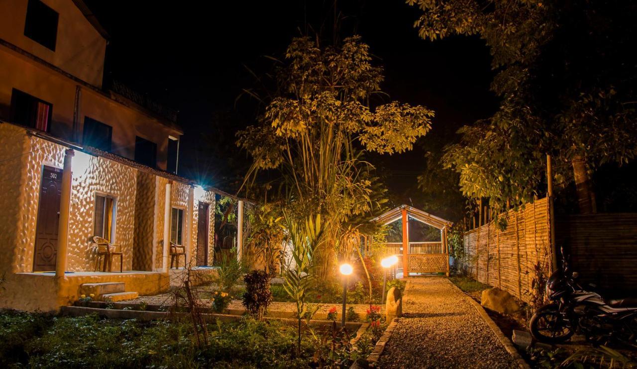 Hotel Tiger Tops Sauraha Dış mekan fotoğraf