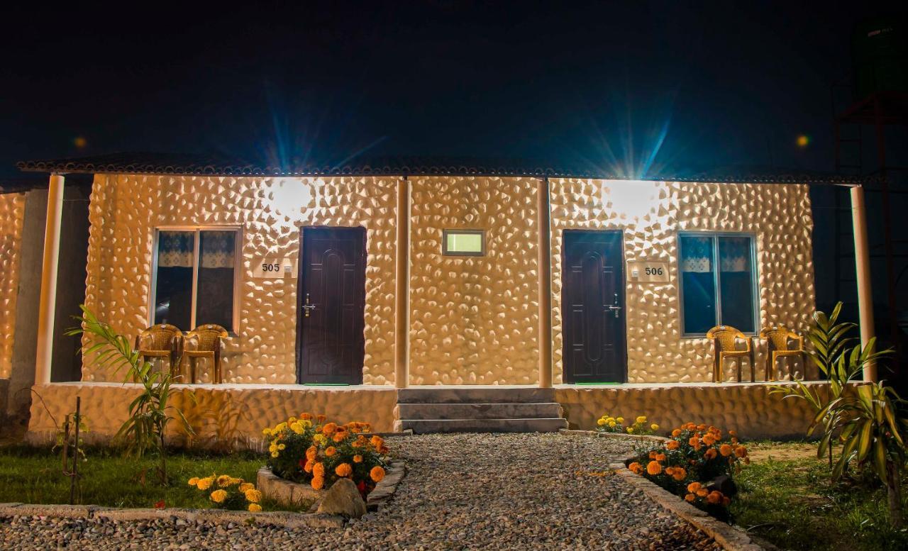 Hotel Tiger Tops Sauraha Dış mekan fotoğraf